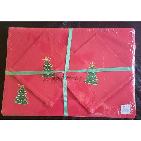 Christmas Placemats & Napkins (4) Dennis East International Red Xmas Trees New - Picture 7 of 7